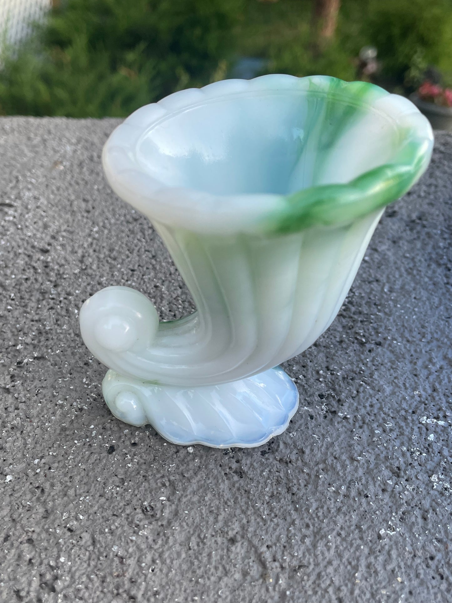 Akro Agate Slag Glass Cornucopia