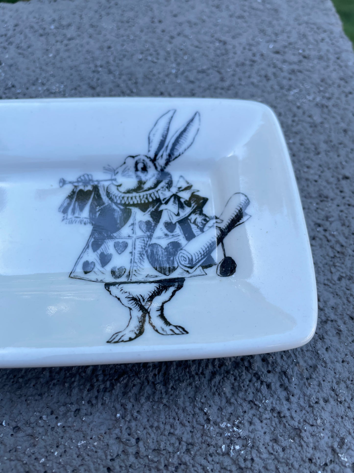 Fishs Eddy Porcelain “Alice in Wonderland, March Hare” Trinket Dish ~ HTF