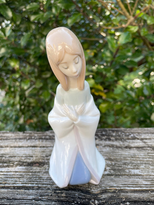 Lladro 4671 “Mary”